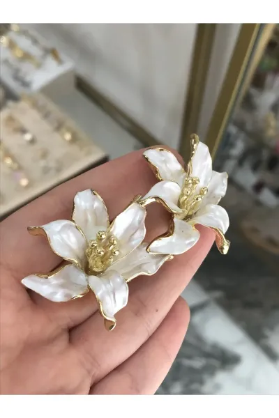 Tasarım Çiçek Model Beyaz Küpe