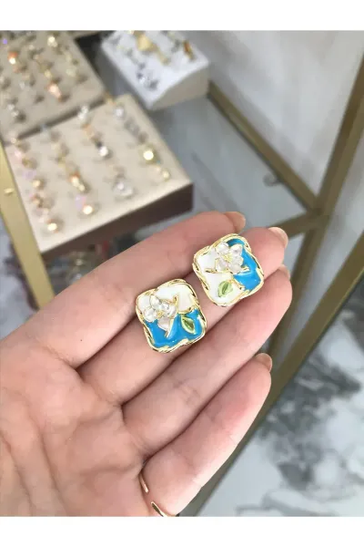 Çiçek Model Mineli İnci detaylı Küpe