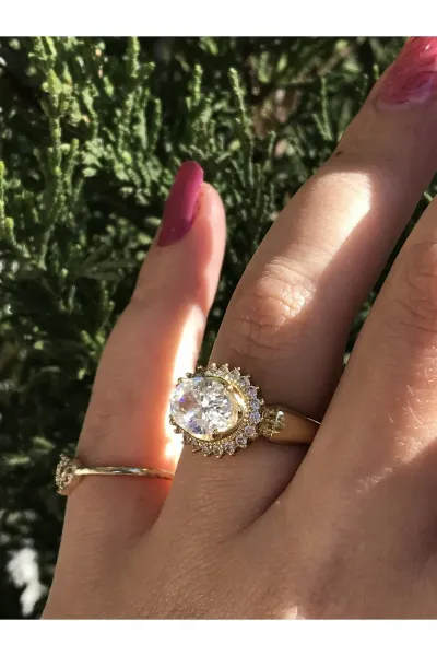 Oval Tek Taş Detaylı İri Model Gold Yüzük