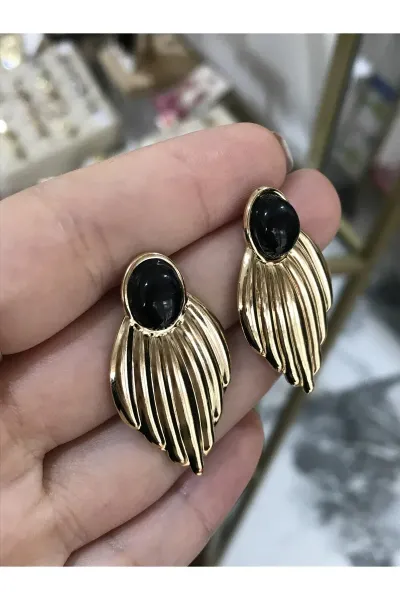 Siyah Boncuk Detaylı Gold Küpe