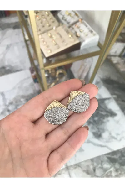 Taş Detaylı Şık Deniz Kabuğu Küpe