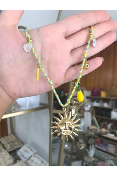Güneş Detaylı Charm İp Kolye