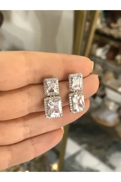 Taş Detaylı Baget Model Silver Renkli Küpe