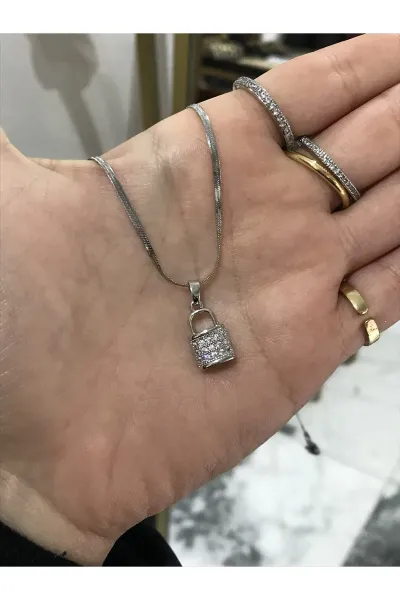 Kilit Model Taş Detaylı Balık Sırtı Silver Kolye