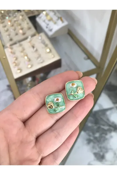 Yeşil Mineli İnci detaylı Küpe