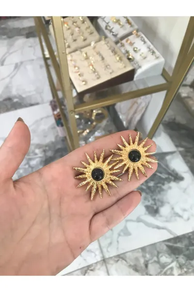 Siyah Taş Detaylı Küpe