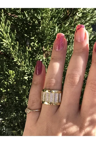 Sıralı Taş Detaylı İri Model Gold Yüzük