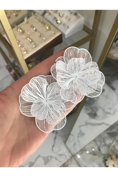 Metal Çizgili Çiçek Model Küpe