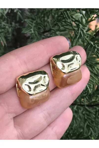 Gold Ezme Detaylı Bal Rengi Küpe