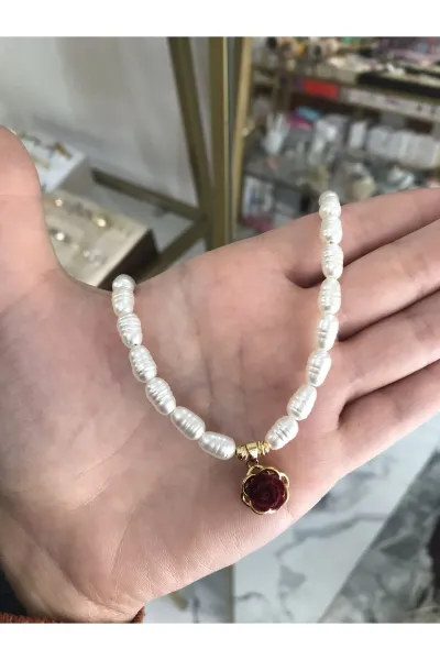 Kadife Gül Detaylı Tasarım İnci Kolye