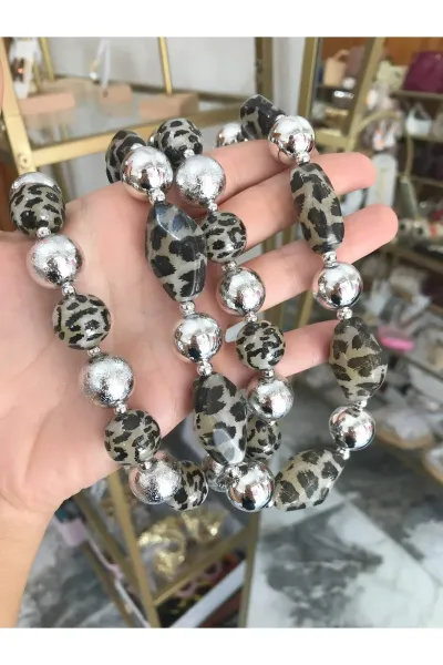 İri Boncuk Model Leopar Kolye