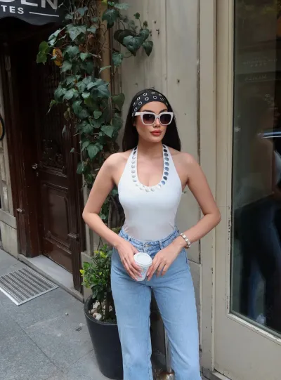 Dalgıç Kumaş Pullu Boyundan Geçmeli Crop Beyaz