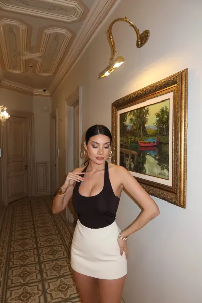 Dalgıç Kumaş Boyundan Geçmeli Gloplu Crop Siyah