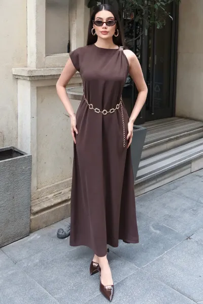 Linda Kumaş Aksesuarlı ve Kemerli Elbise Kahverengi