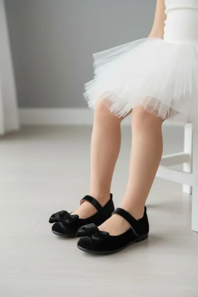 Fiyonk Detaylı Kız Bebek Babet — Siyah