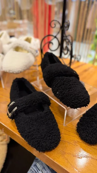 Tokalı Peluş Babet Siyah
