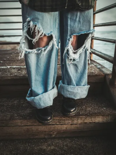 Erkek Yırtık Detaylı Baggy Kot Pantolon – Açık Mavi