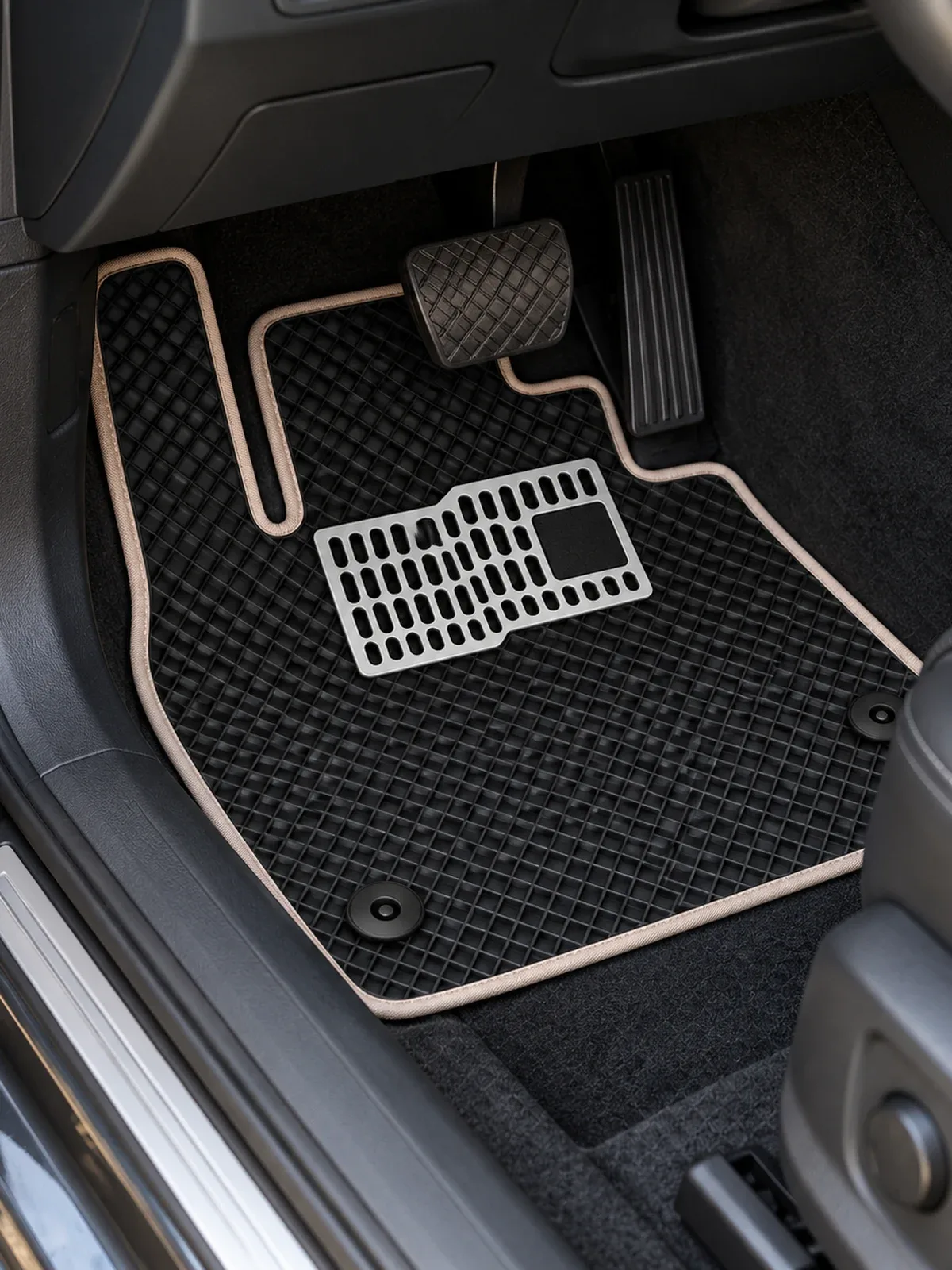 Chevrolet Aveo EVA paspas araç içinde örnek