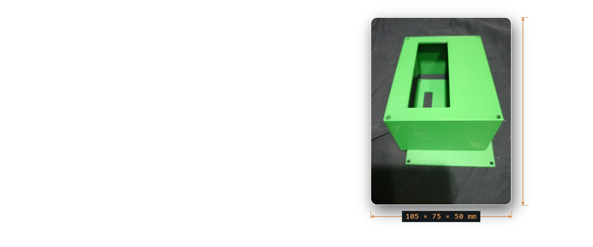 Siyah kumaş üstünde yeşil 3D baskı elektronik proje kutusu (105 × 75 × 50 mm)